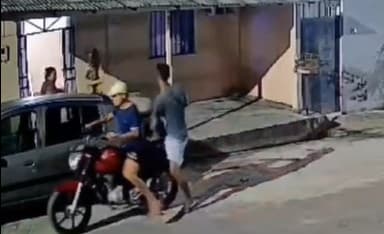 VÍDEO: Desespero de mulheres faz dupla desistir de assalto, em Manaus