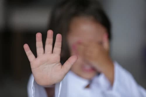 Homem viciado em pornografia é preso por estuprar enteada de 7 anos, em Manaus