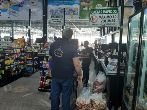 Supermercado é autuado por vendas de produtos impróprios para o consumo, em  Manaus