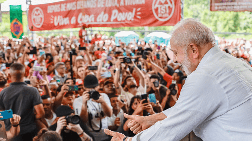 Aprovação a Lula cai a 51% e desaprovação ao governo sobe a 34%, segundo pesquisa