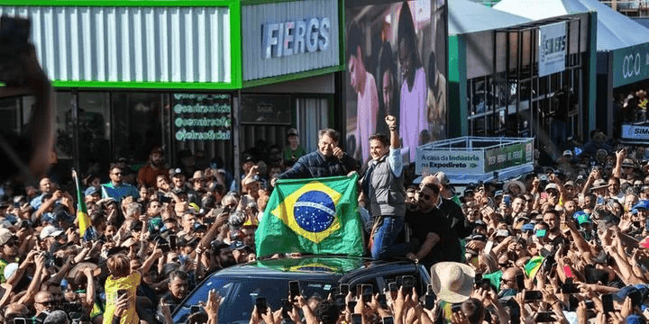 Homem é preso com faca em feira que Bolsonaro participava, diz assessoria do ex-presidente