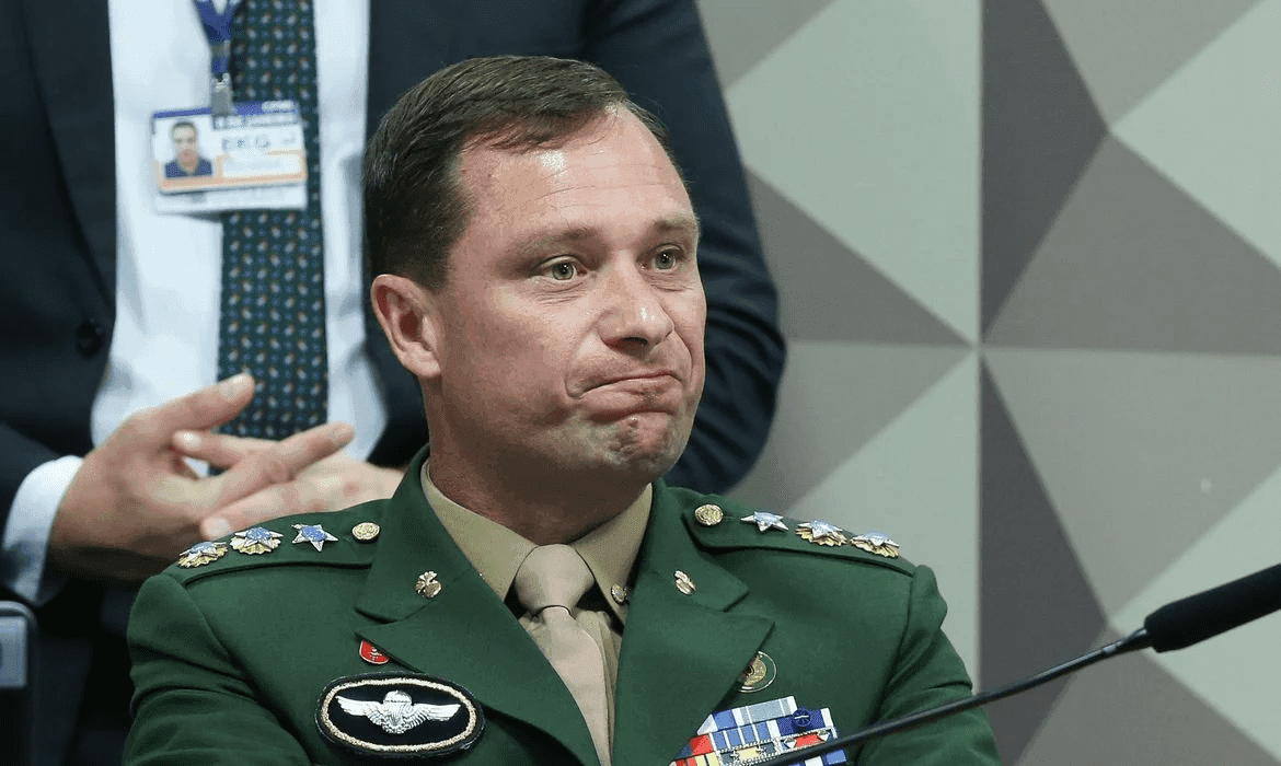 Mauro Cid é preso após depoimento no STF