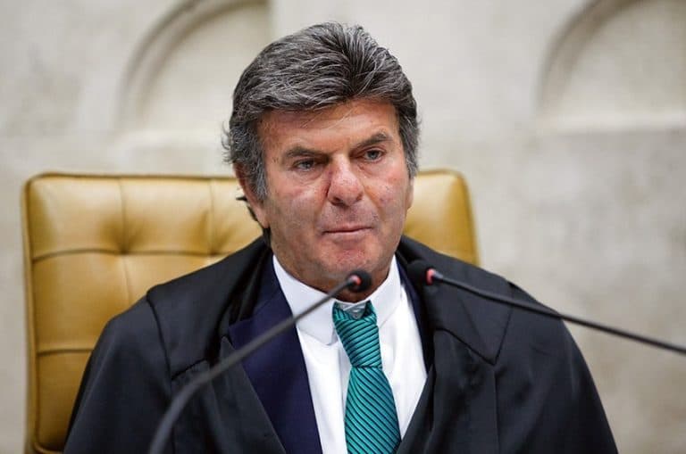 Fux contraria Dino e manda suspender posts sobre Nossa Senhora Aparecida