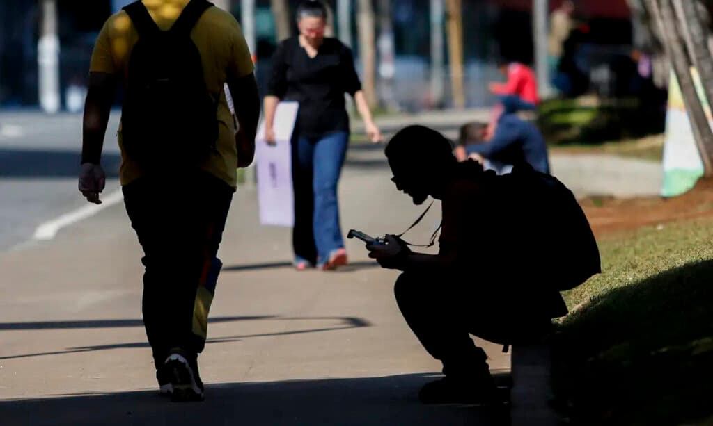 Deputado propõe facilitar emissão de documentos a pessoas em situação de rua no Amazonas