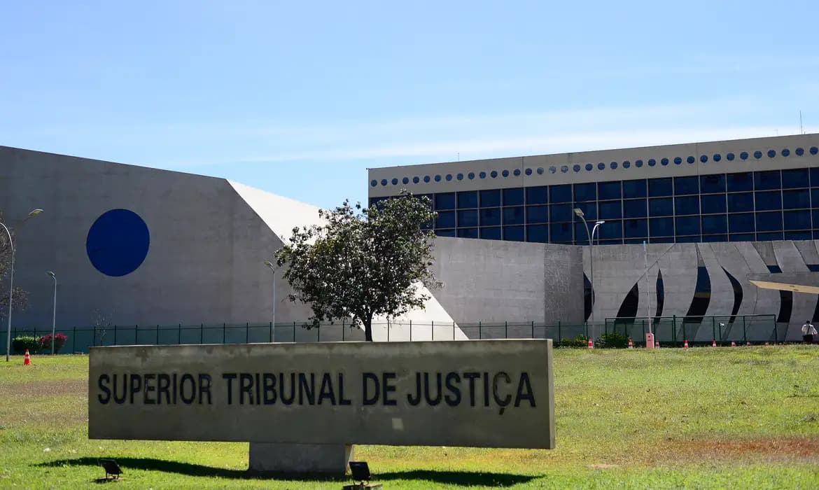 STJ anula provas contra dois investigados pela Lava Jato por serem ilegais para Supremo