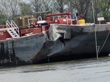 VÍDEO: Navio bate em ponte, mas estrutura não apresentou danos nos EUA