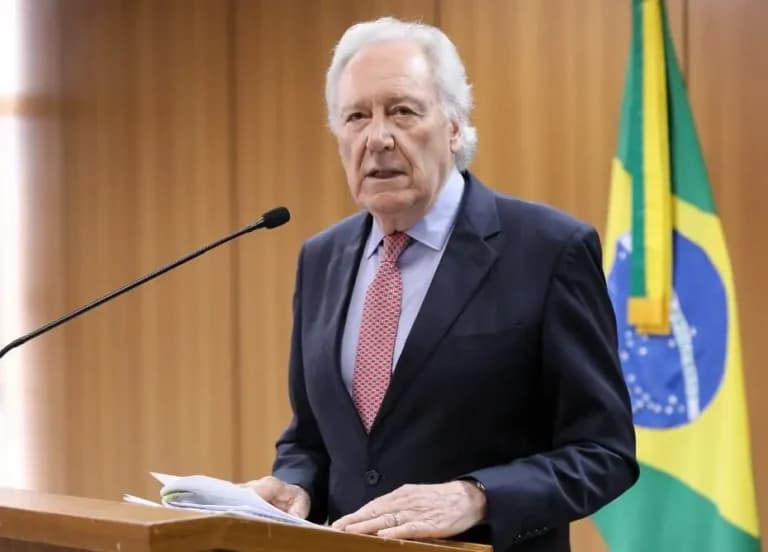 Lewandowski deve ficar no Ministério da Justiça até sexta, dizem aliados