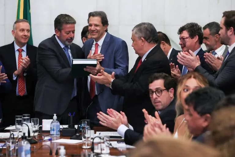 Haddad apresenta PL da Reforma Tributária a Lira na Câmara