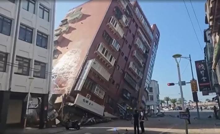 VÍDEO: Em Taiwan, terremoto causa desmoronamento de edifícios