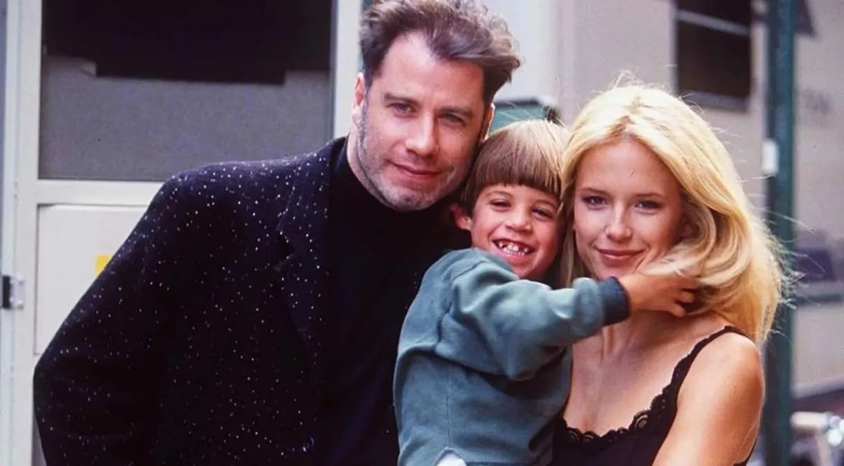John Travolta publica foto homenageando filho que faleceu em 2009