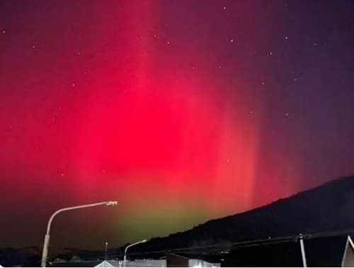 Maior tempestade solar provoca aurora boreal e rara aurora austral