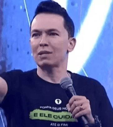VÍDEO: Em pregação, pastor diz que beijou filha na boca e fala gera polêmica