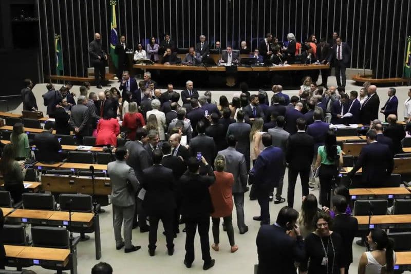 Congresso aprova alterações no Orçamento para facilitar envio de recursos ao RS