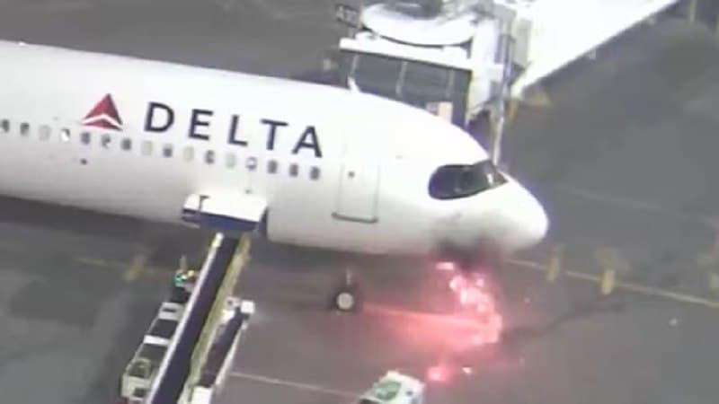 VÍDEO: Avião pega fogo em aeroporto e passageiros saem pela asa, nos EUA