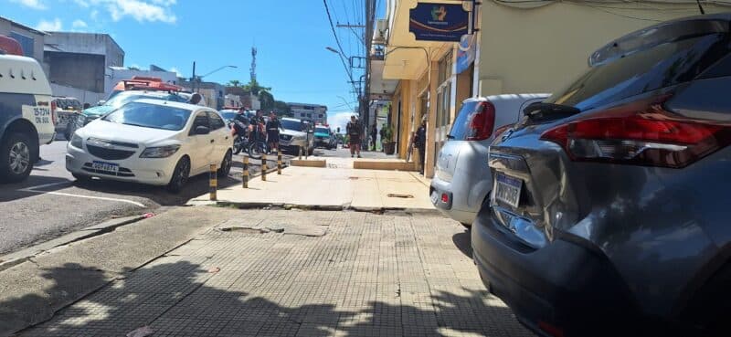 TIROTEIO: Homem troca tiros com a polícia ao manter mulher e filho reféns no Centro de Manaus