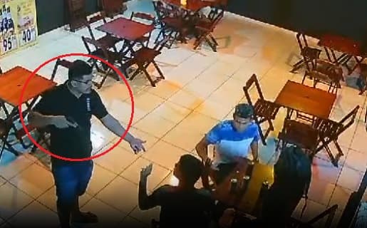 De cara limpa, criminosos tocam o terror durante assalto em bar de Manaus; vídeo