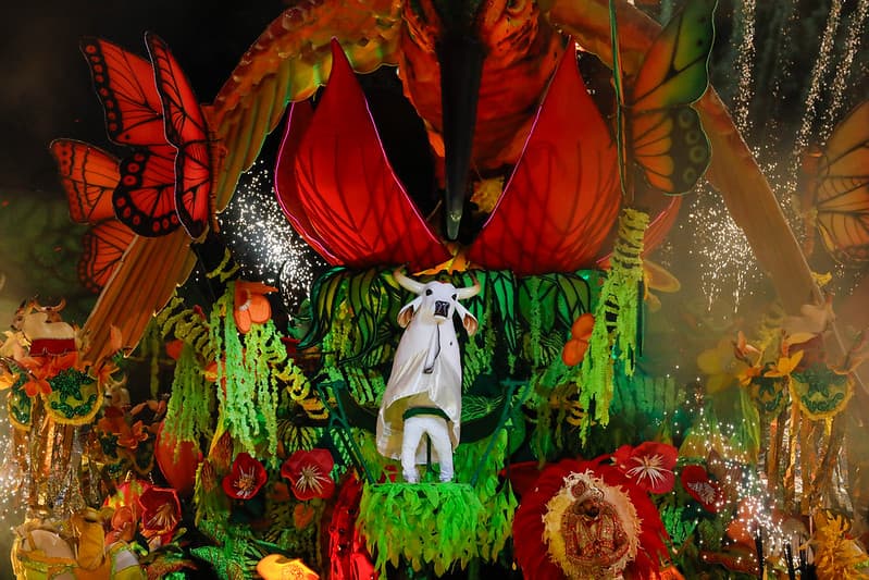 Festival de Parintins: Garantido encerra 2ª noite levando o Bumbódromo ao delírio