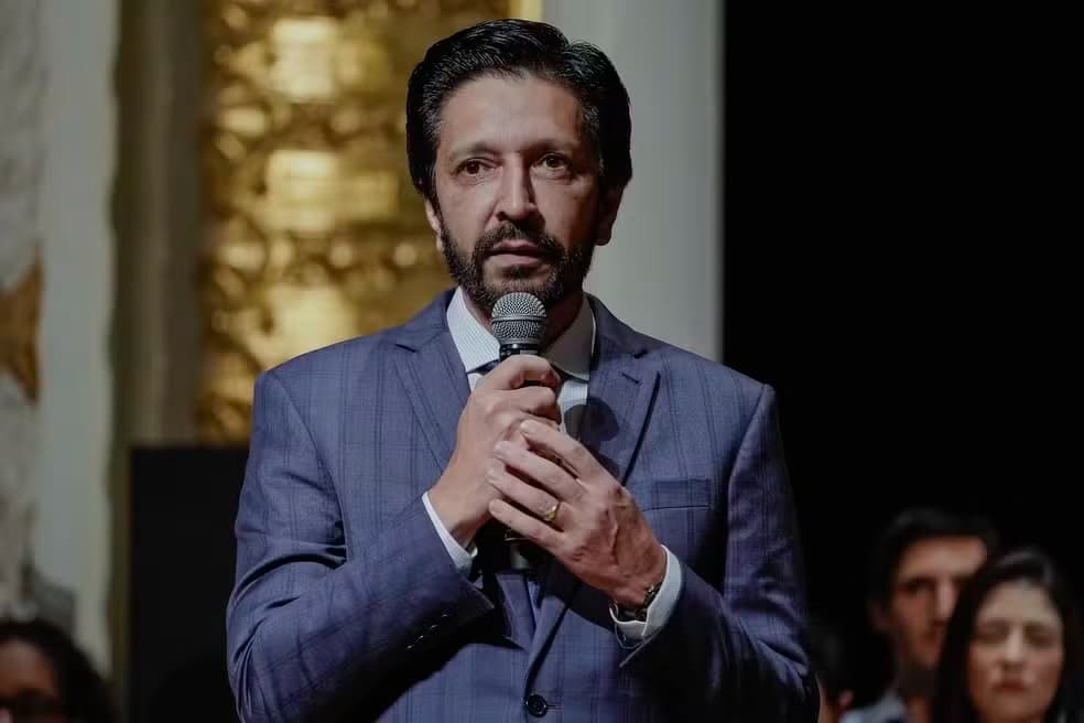 Prefeito de SP afirma que irá vetar projeto que prevê multa a quem doar comida a moradores de rua