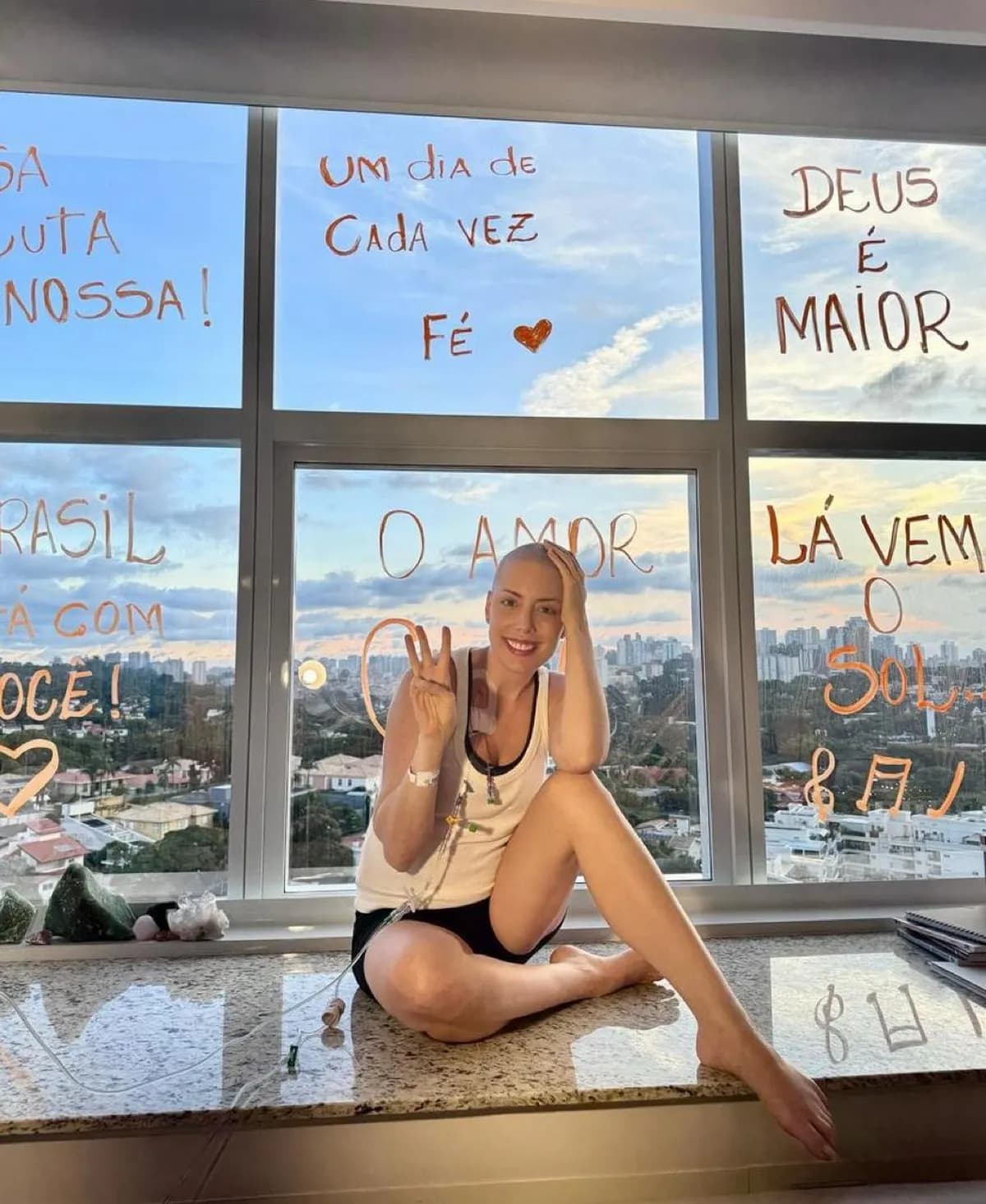 Fabiana Justus afirma ter perdido digitais em tratamento contra câncer