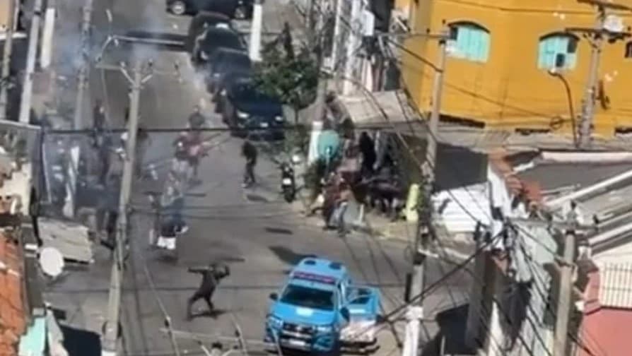PM do Rio detém 25 torcedores por confusões antes de Vasco e Flamengo