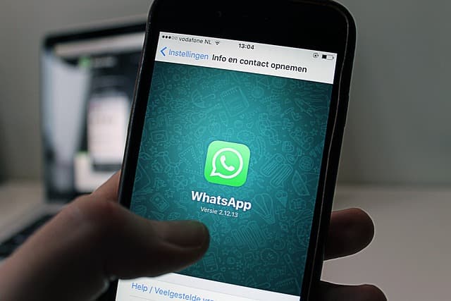 Brasil é o país que mais manda áudios no WhatsApp, diz Zuckerberg