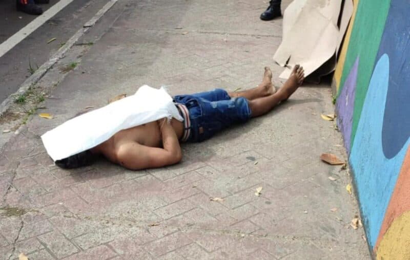 Homem é esfaqueado até a morte após briga por cachaça em Manaus