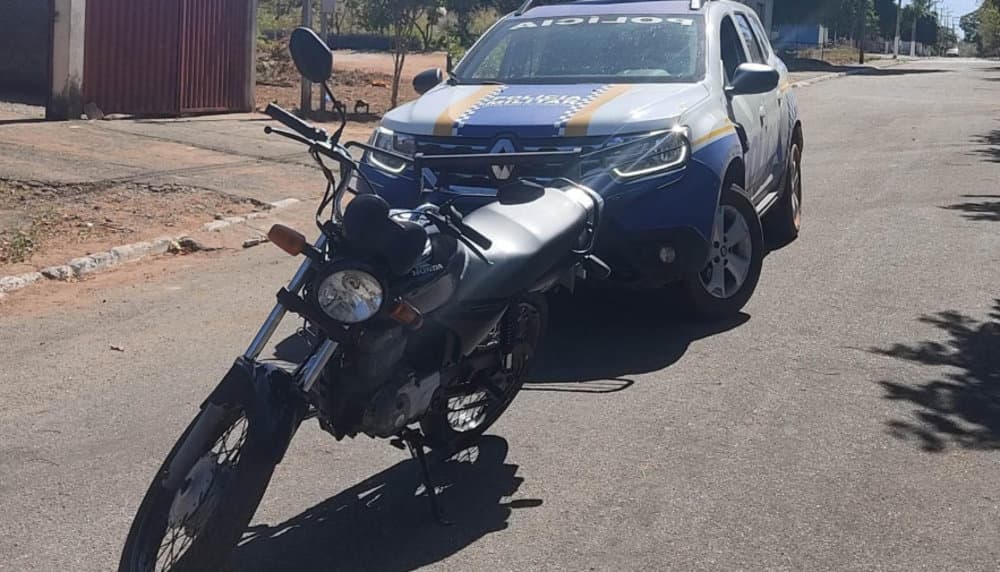 Motocicleta com multas e débitos que chegam a R$ 27 mil é apreendida pela PM