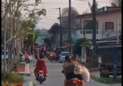 VÍDEO: moradores sofrem com falta de energia e ateiam fogo em pneus durante protesto em Codajás