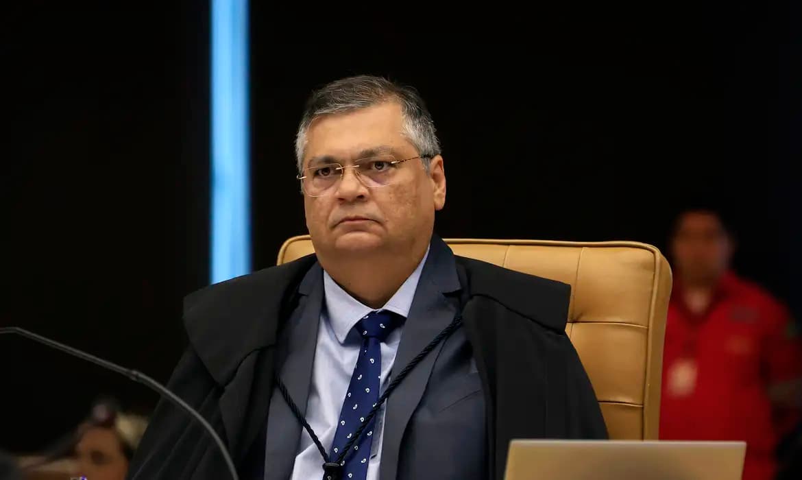 Dino libera R$ 370 milhões em emendas da saúde, mas dá prazo para parlamentares informarem os autores delas