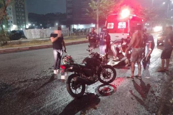 Motorista morre e passageiro fica ferido em acidente de trânsito em Manaus