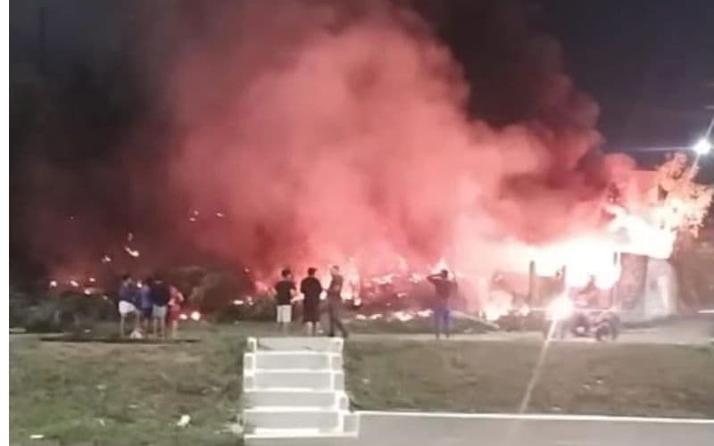 VÍDEO: Lixeira viciada é atingida por incêndio na Compensa