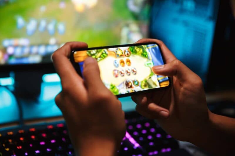 Dependência tecnológica em adolescentes: especialista explica como identificar e tratar