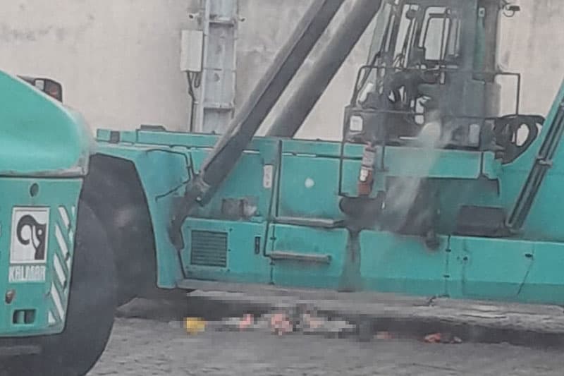 Funcionário de terminal portuário morre esmagado por empilhadeira, em Manaus