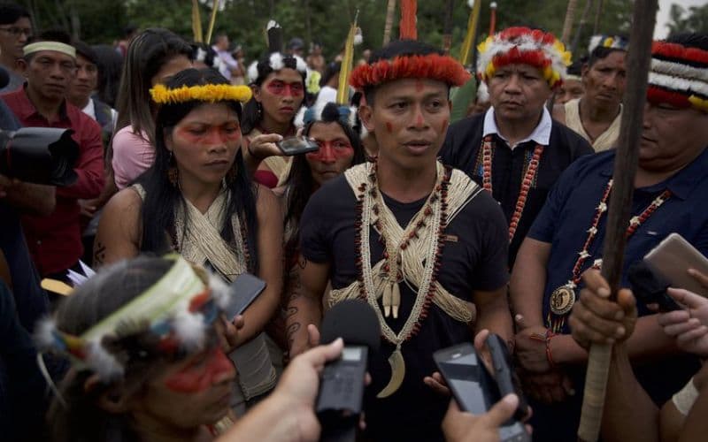 Indígenas do Equador pedem suspensão da extração de petróleo na Amazônia