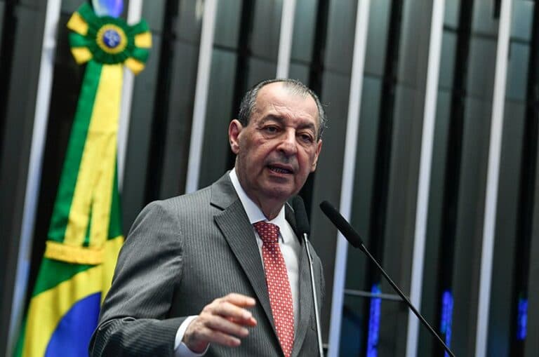 Omar Aziz lidera todos os cenários para o governo do Amazonas em 2026, aponta pesquisa
