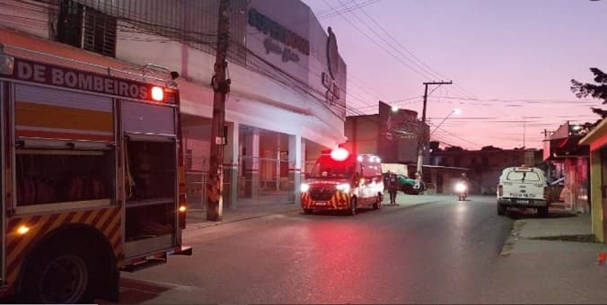 Parte de supermercado pega fogo e fica destruída no Terra Nova