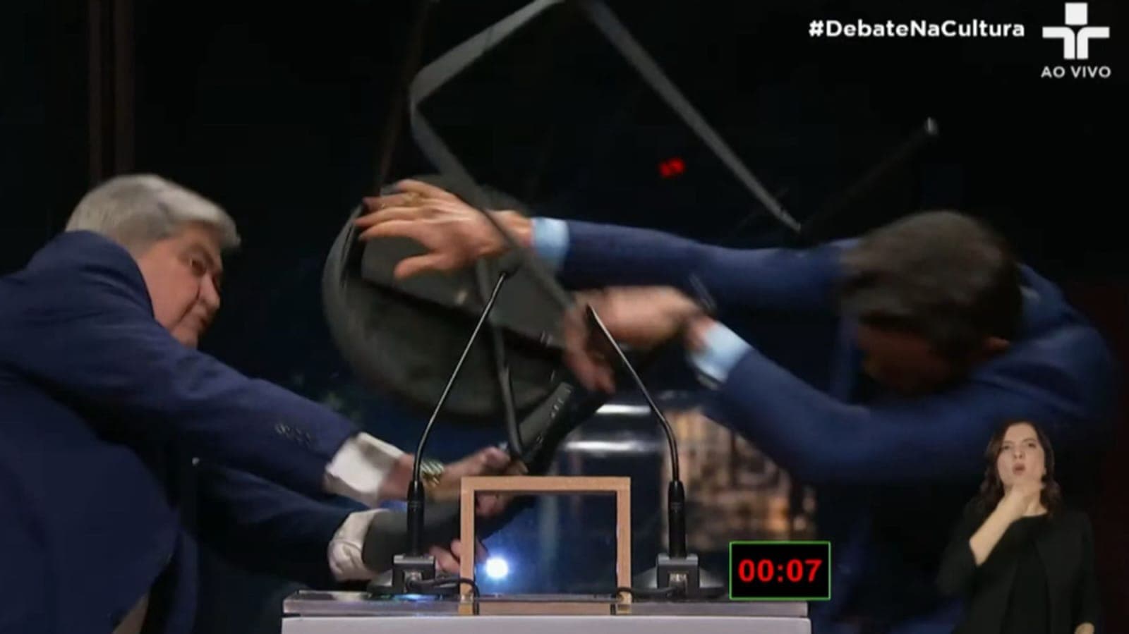 Datena agride Pablo Marçal com cadeira durante debate; candidato sofre lesões e equipe se pronuncia