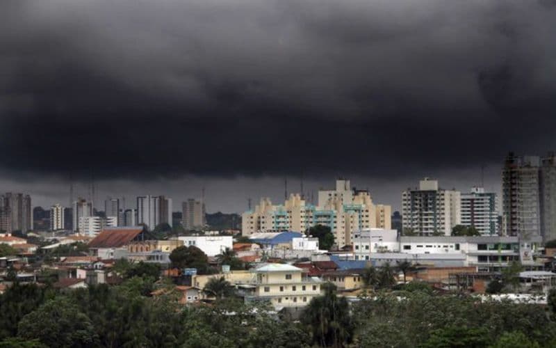 Monitoramento da cidade registra seis ocorrências devido à chuva em Manaus