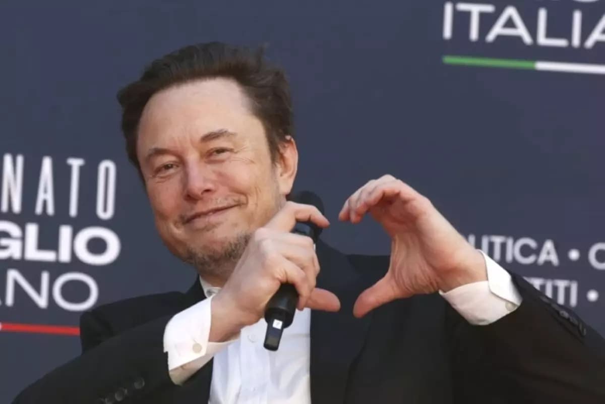 Idosa de 79 anos cai em golpe de R$ 4 mil por acreditar ser namorada de Elon Musk