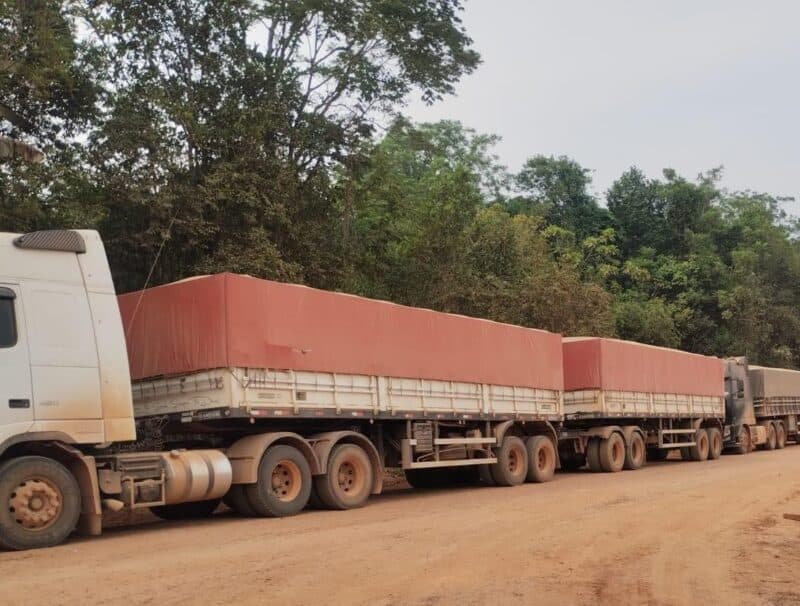 Carretas com alimentos ficam &#8216;ilhadas&#8217; em trecho da BR-319 devido à seca severa