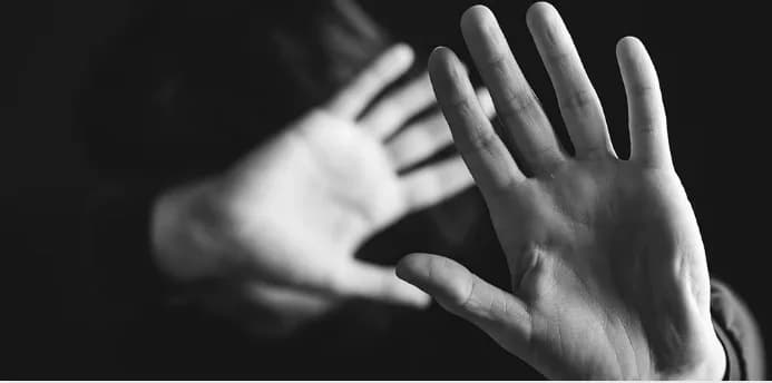 Homem é preso após invadir casa e ameaçar matar ex-mulher na Redenção