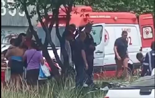 Mulher com bebê no colo é atropelada em Manaus