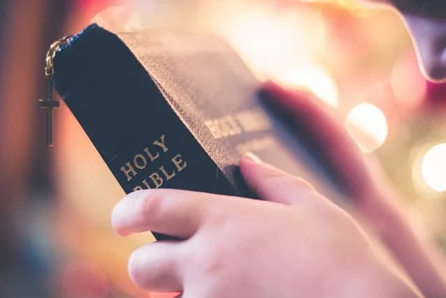 Pastor é condenado por agarrar e alisar partes íntimas de adolescente em Iranduba