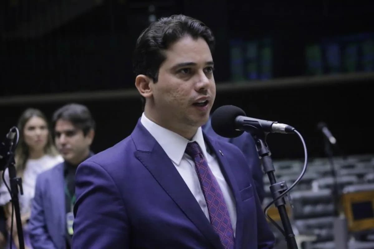 Deputado do PL é levado ao Conselho de Ética após apoiar candidato do PT em Fortaleza