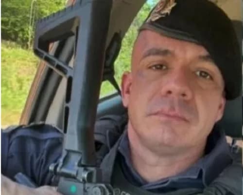 Vídeo mostra momento em que capitão da PM, sob gritos e aplausos, se entrega à polícia no Amazonas