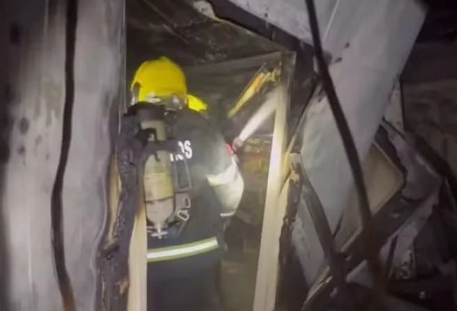Prédio pega fogo na avenida dos Barés, no Centro de Manaus