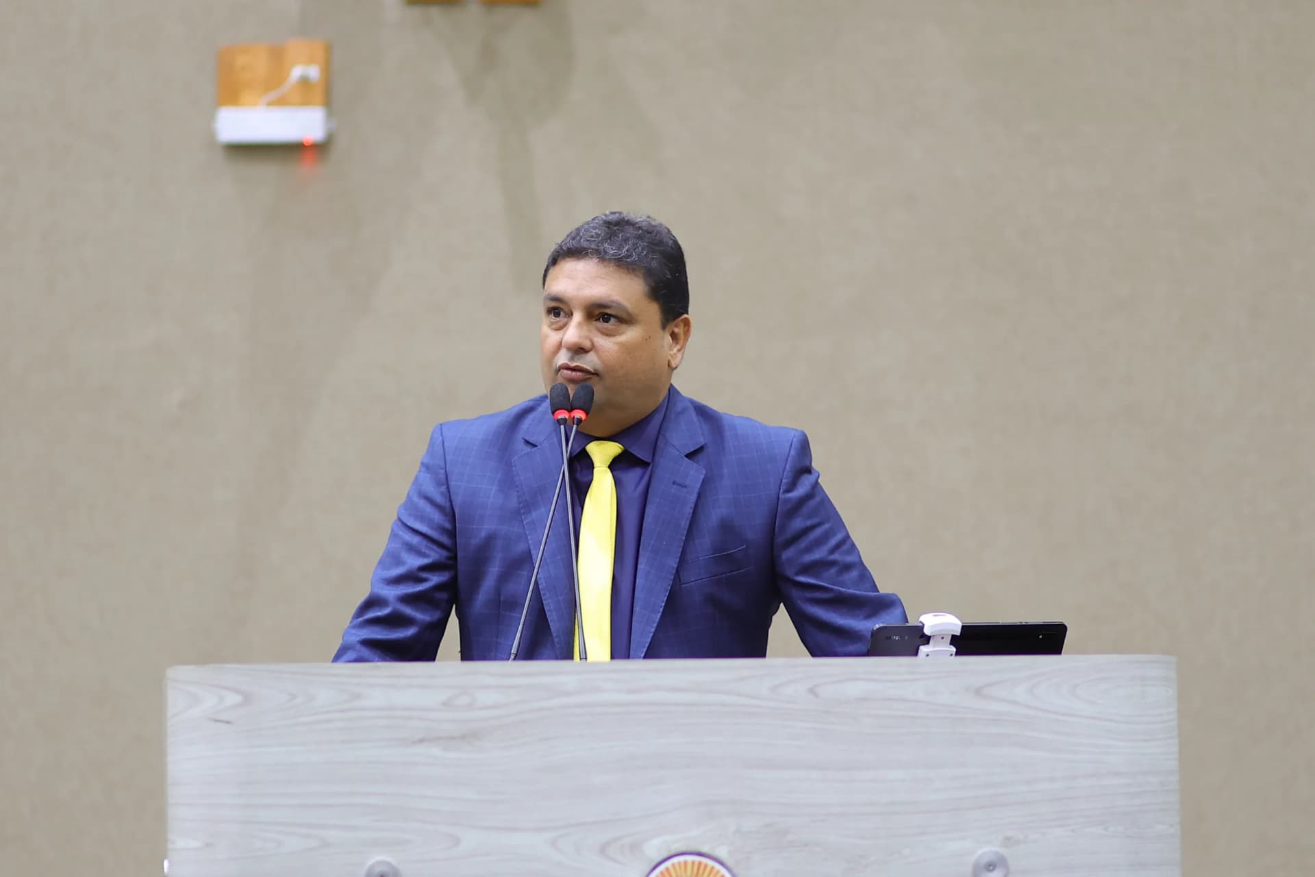 “Já disseram que foram aprovados e com valores que eu nem conhecia”, diz Caio André sobre PLs de aumento de salários