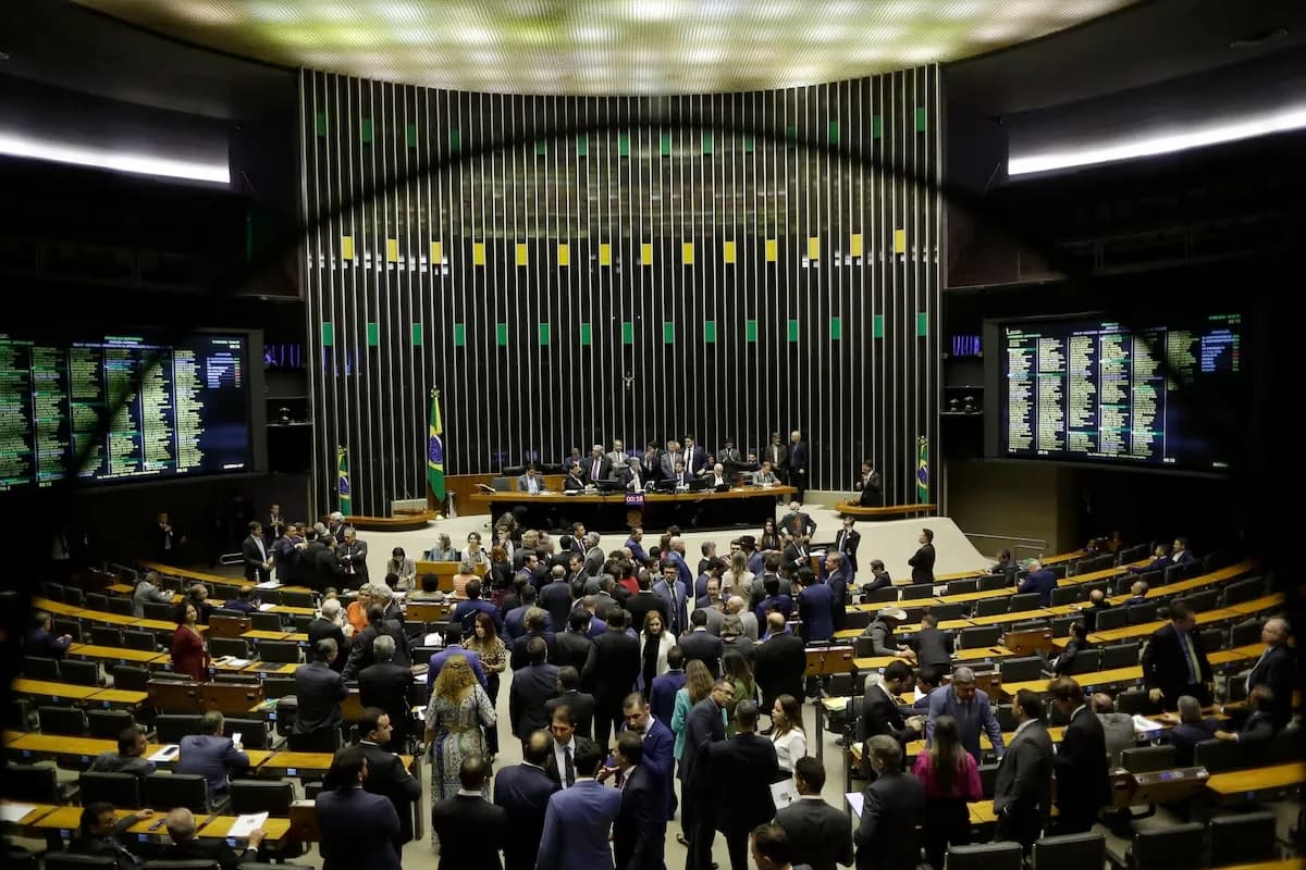 Câmara diz ao STF que emendas por líderes segue orientação do governo Lula