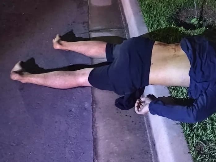 Corpo de homem é encontrado no meio-fio em Manaus