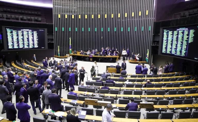 Bancada do AM comemora regulamentação da reforma tributária e benefícios para Zona Franca